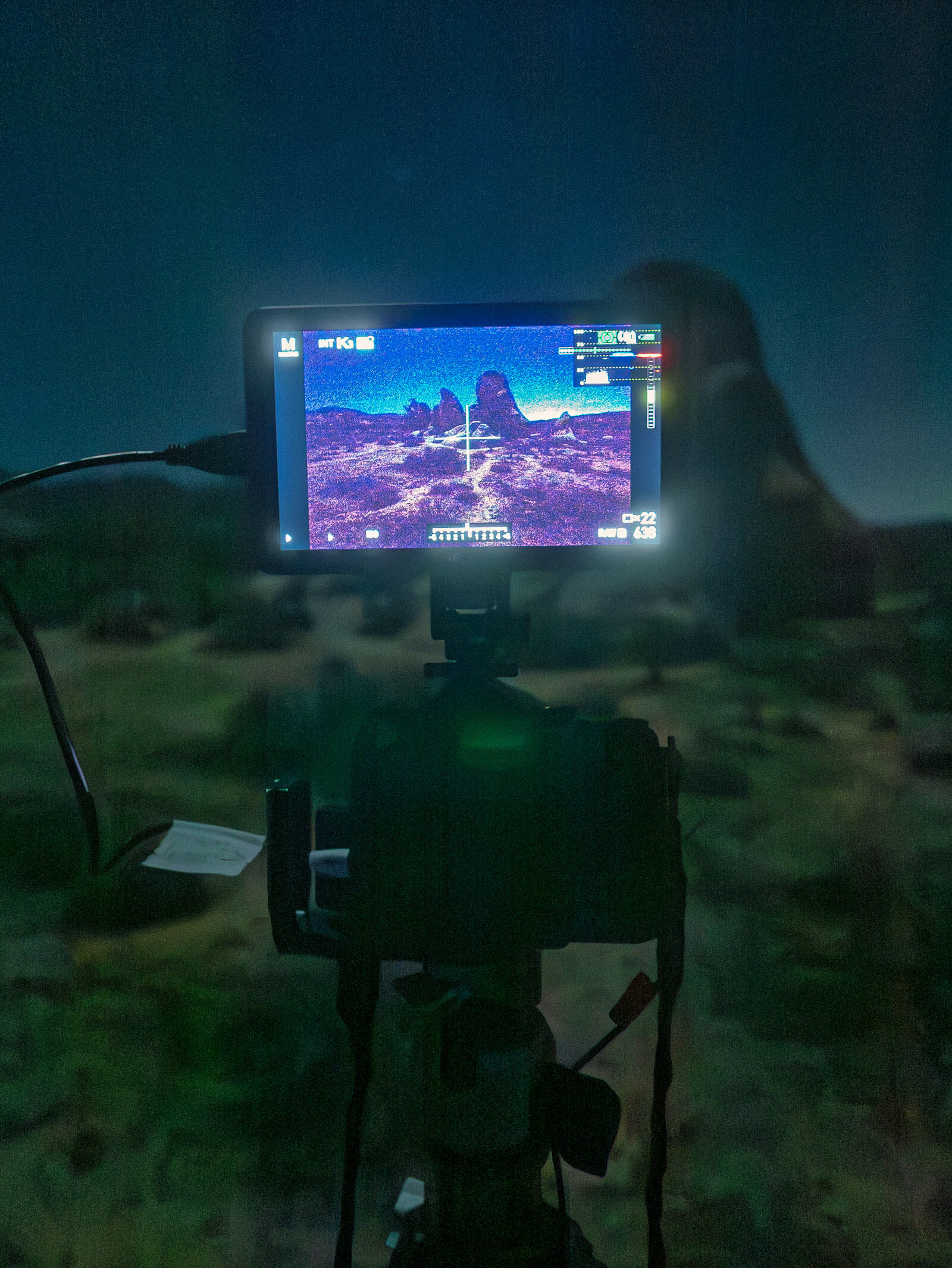 Hands-On Review: NEEWER F700 Field Monitor for Low-Light