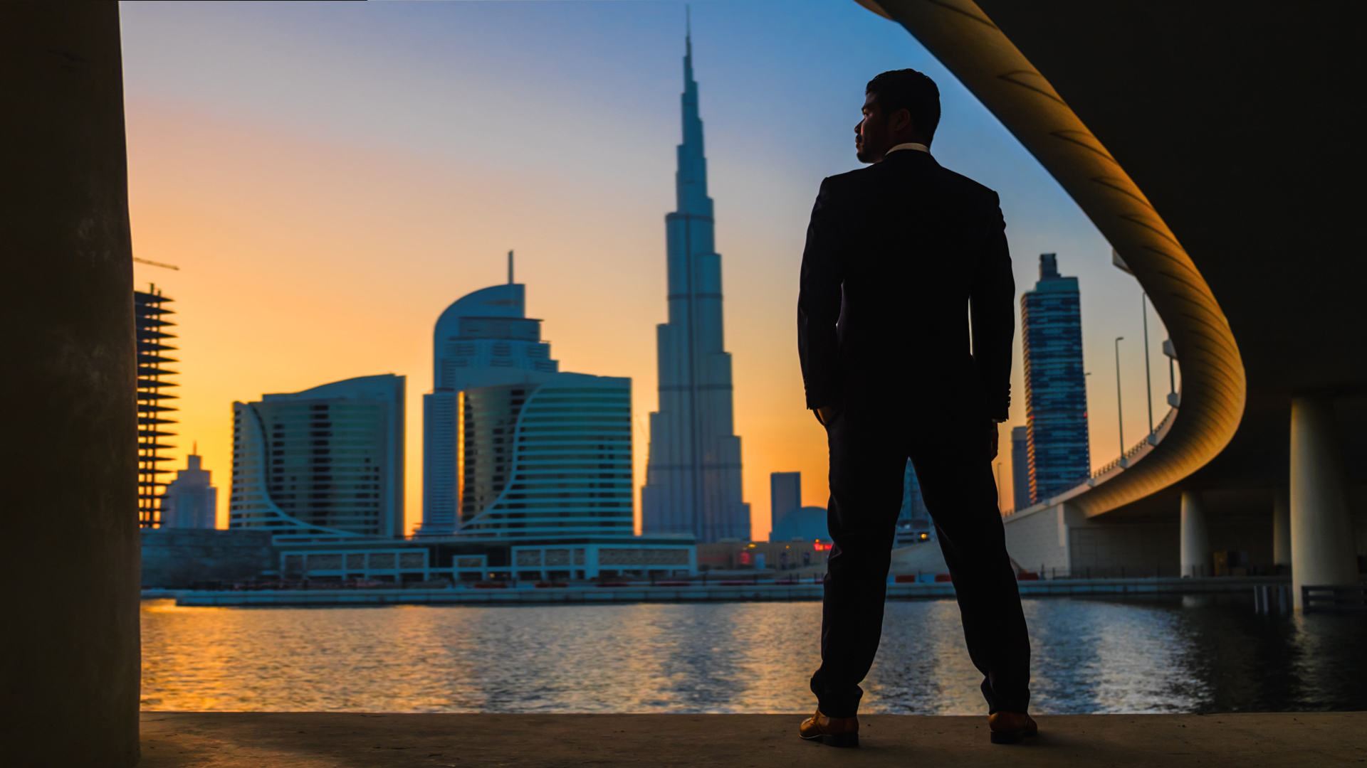 Lane-silhouette-feature Ceasar silhouetted with Dubai skyline, natural light