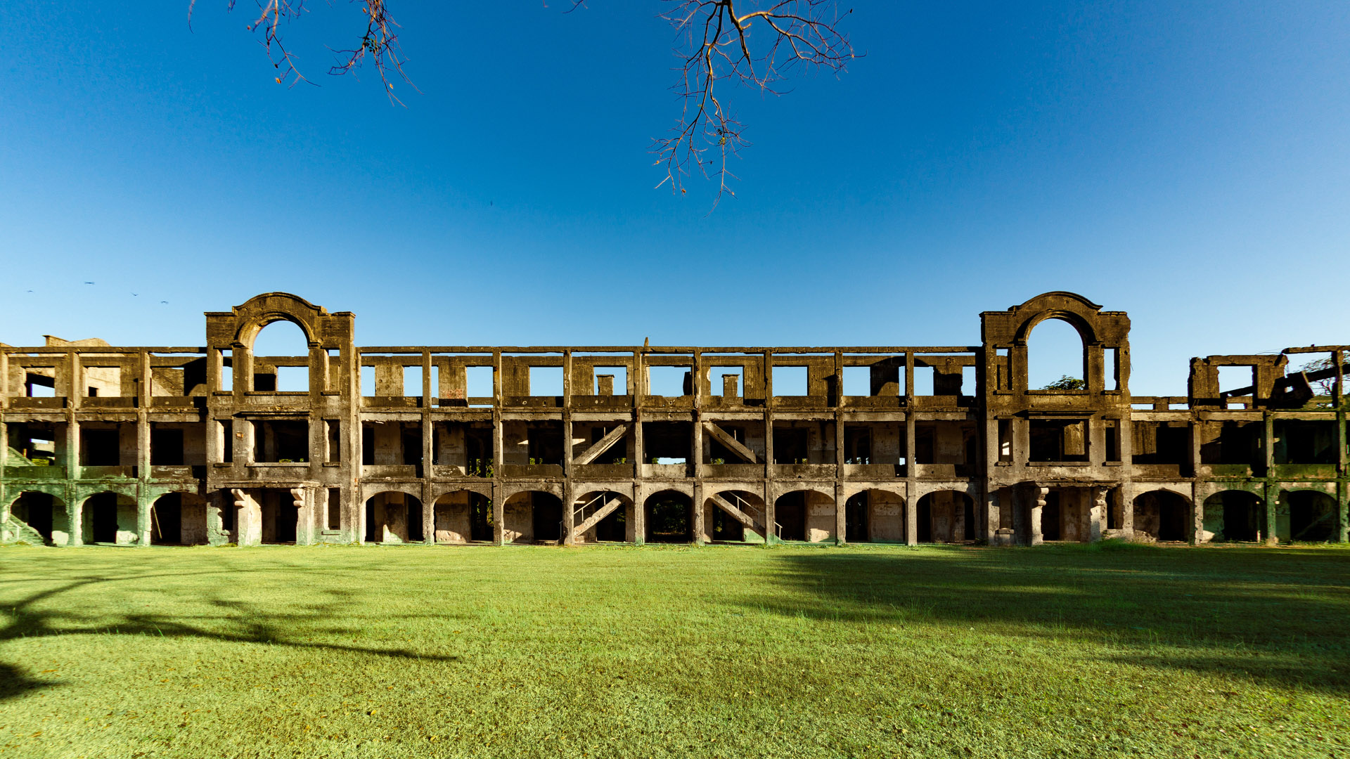 2562-1924_1 Ruins of the American hospital on Corregidor from World War II ©Kevin Ames