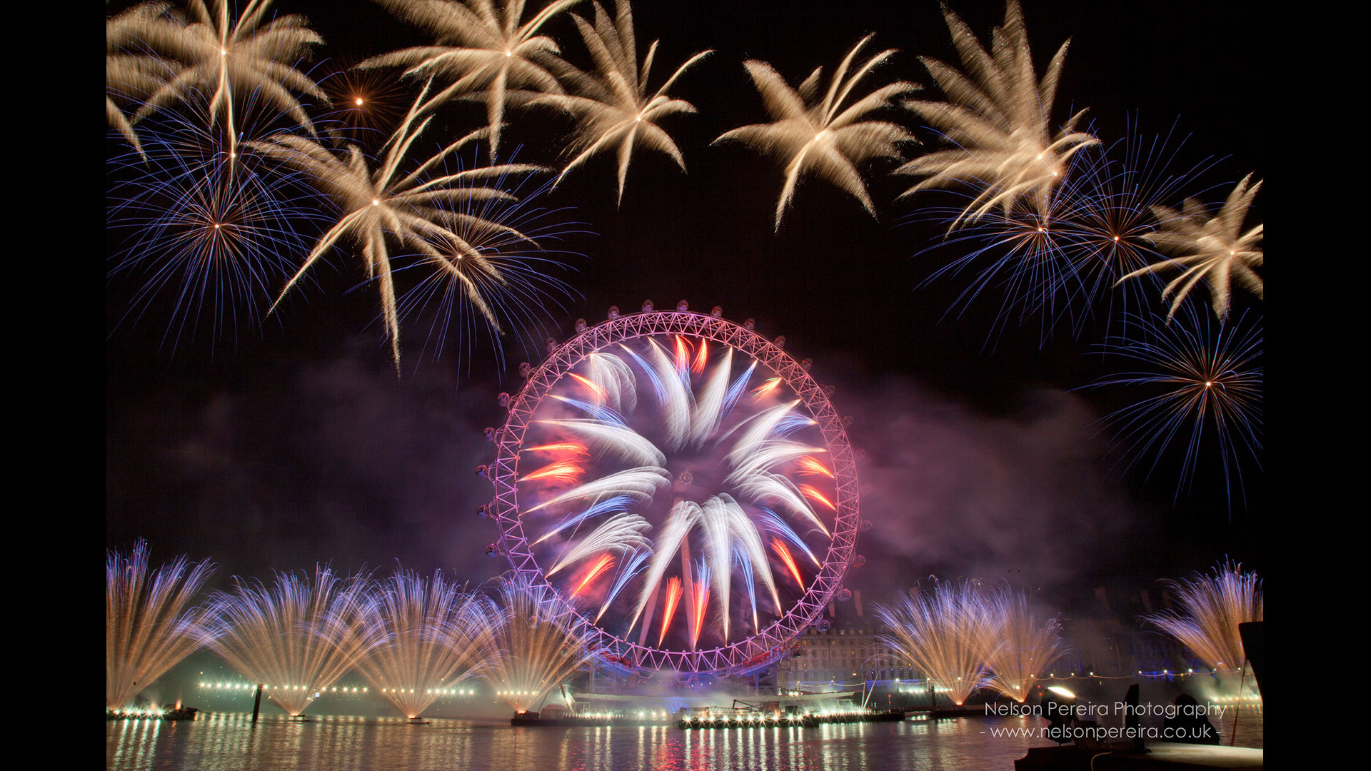 19-jan-potd-nelson_pereira-fire_works Celebrations | Photographer: Nelson PereiraCurator: Bryan Esler