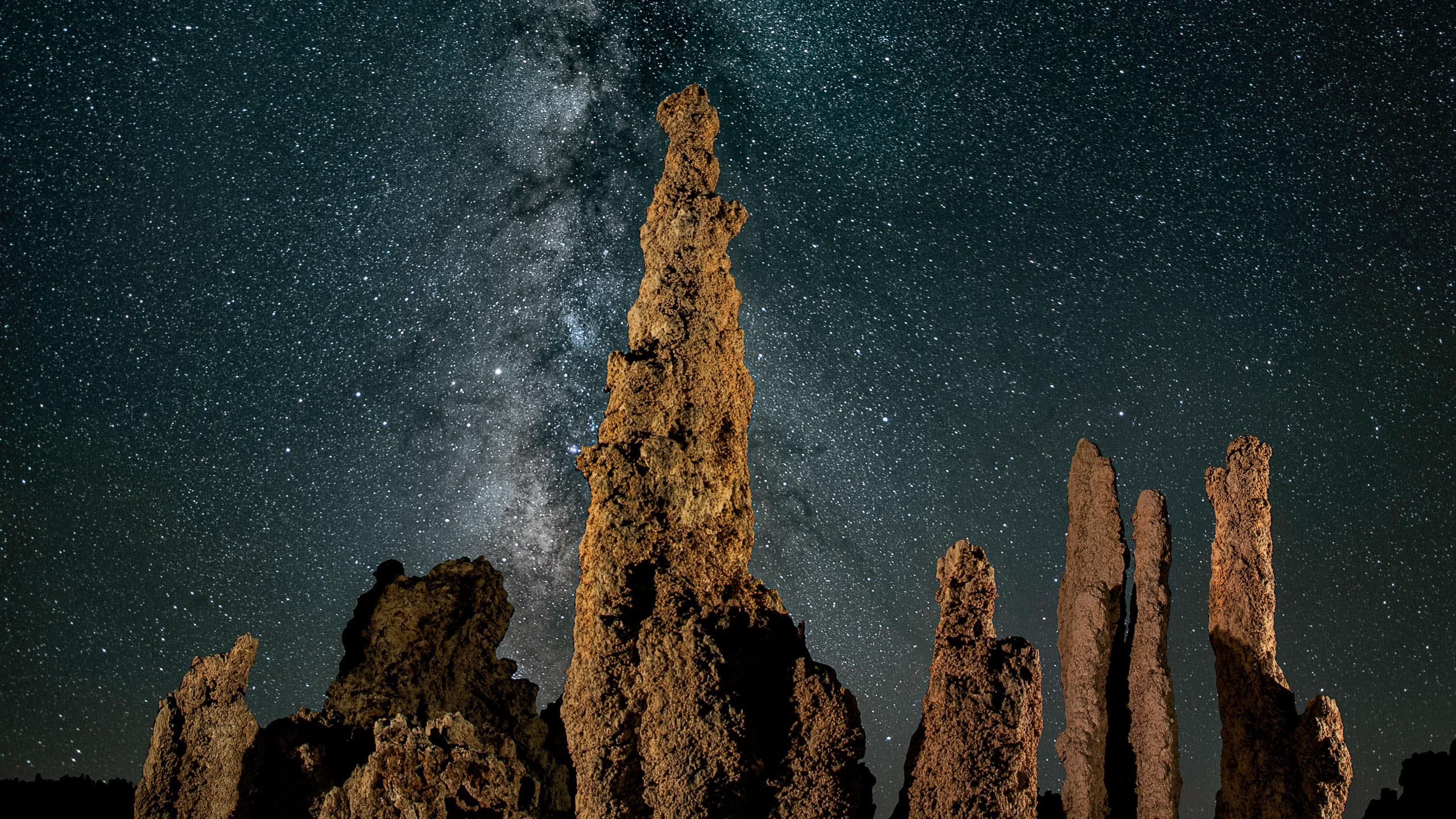 1358_kenlee_mono-lake_180614_0312_fore2mf8iso400_30stacked-15sf28ISO8000_long-tufa_2021-03 keystoning_2560x1440px HEADER PHOTOFOCUS 1358_kenlee_mono-lake_180614_0312_fore2mf8iso400_30stacked-15sf28ISO8000_long-tufa_2021-03 keystoning_2560x1440px HEADER PHOTOFOCUS