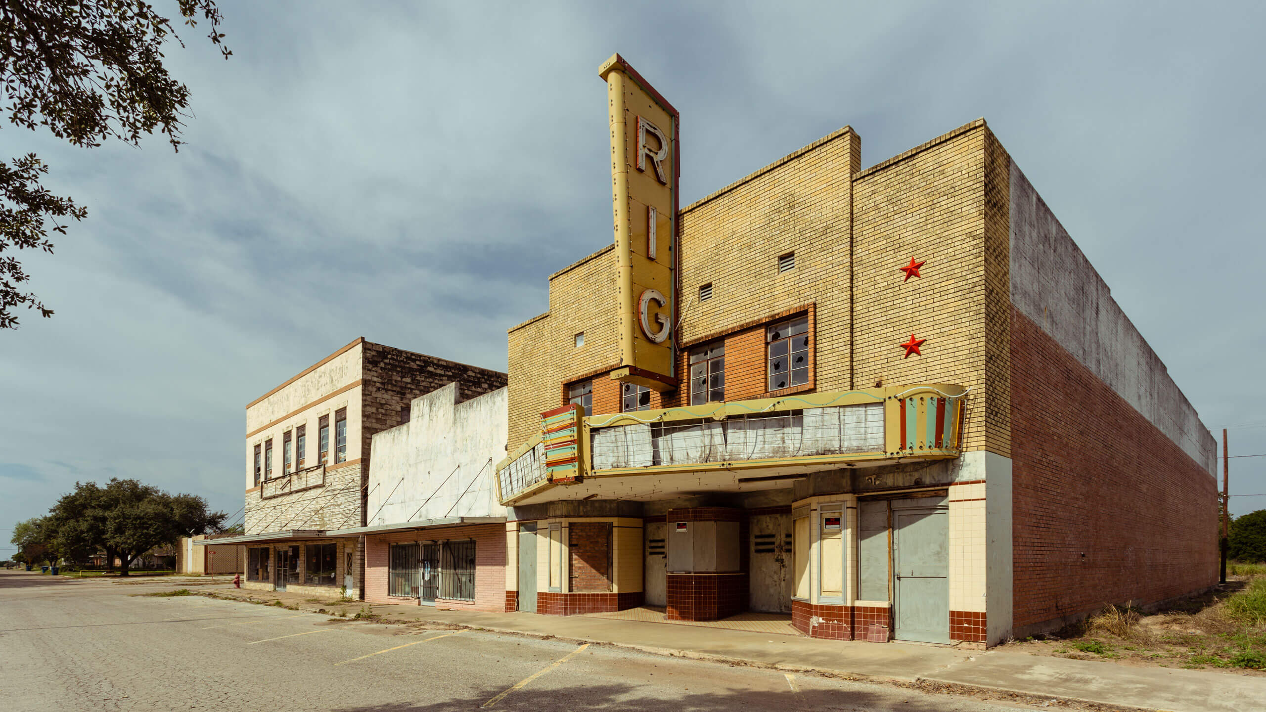 Finding gems along the road Photofocus