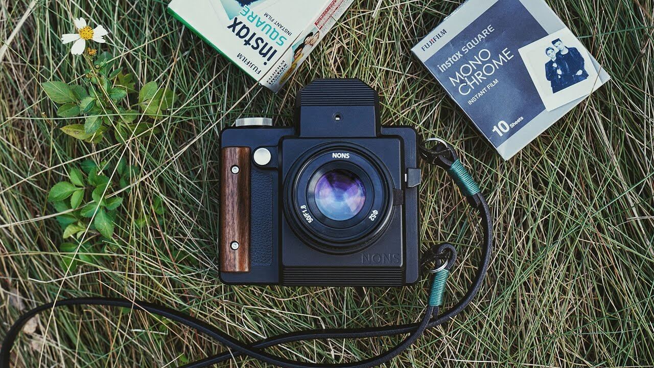 SL660 An interchangeable lens instant SLR camera