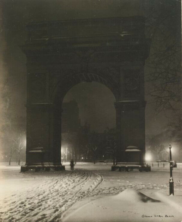 Washington Arch, New York, NY. Jessie Tarbox Beals, first female photojournalist and night photographer (Schlesinger Library, Radcliffe Institute at Harvard University)
